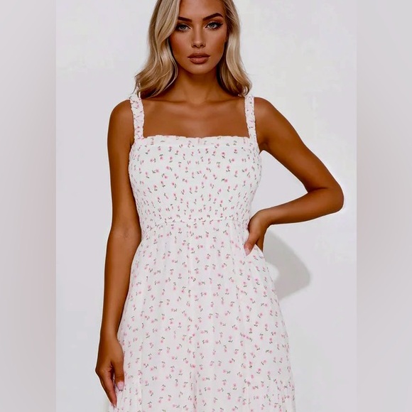 Adeline Floral Jumpsuit NEW 🏷️ - Picture 2 of 3